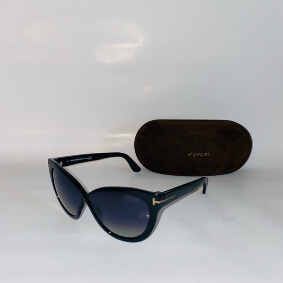 TOM FORD Cat Eye Sunglasses Black - Picture 3 of 12